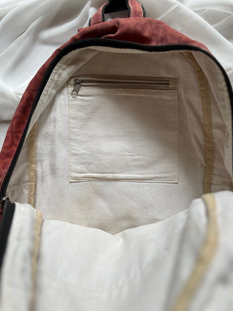 Preloved _ Heartstrings Backpack (Category: Backpacks) located in Angeles City. Submitted by declutterfinds.ph (Listing ID 1343903421, Image 2). Description: Brand: Heartstrings Bought from: SM Dep’t Store Bag Size: Med-Large Condition: 7/10 - used multiple times - color fading - lil bit trouble with zipper (need replacement).