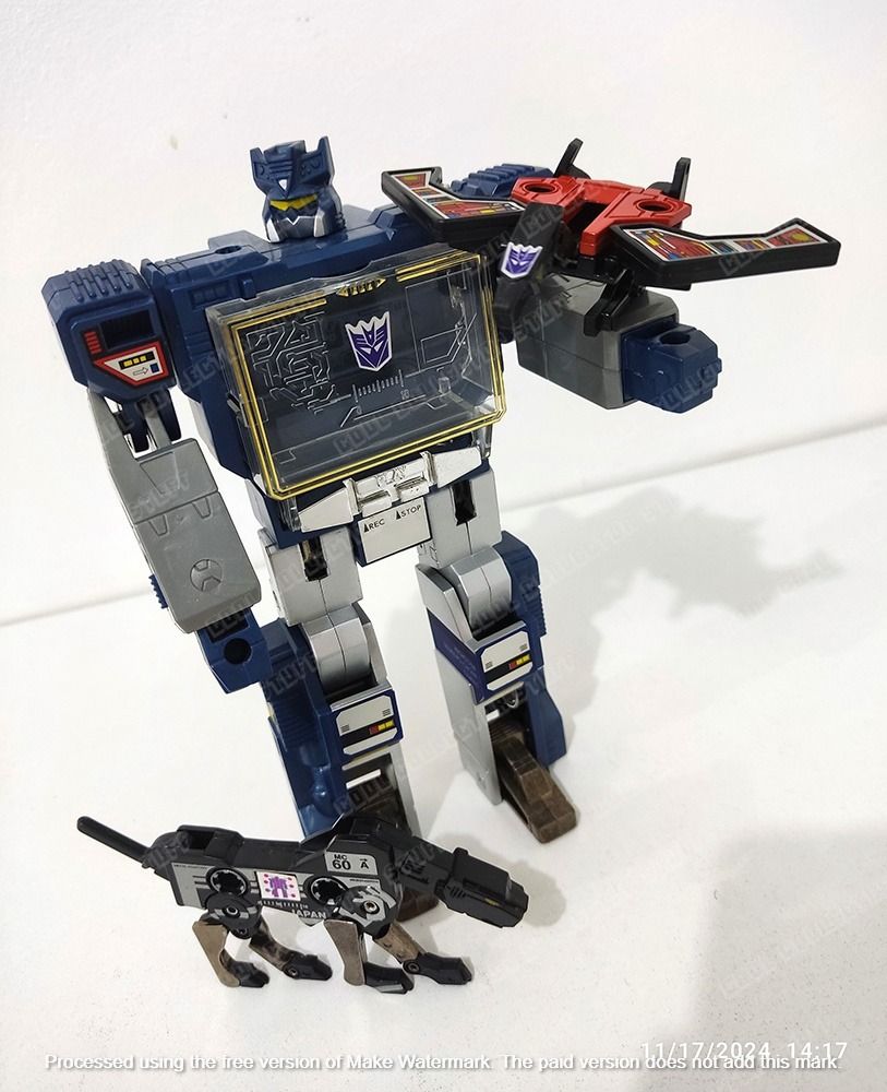 Soundwave - Transformers G1 Commemorative Series (Category: Vintage Collectibles) located in Paranaque City. Submitted by coolcollectorstuff (Listing ID 1344045002, Image 1). Description: Transformers: Generation One Commemorative Series Soundwave Php 4,000 - Excellent condition, complete accessories, comes with box - Released in early 2007 as a Toys R Us exclusive, now RARE - An exact replica of the original TF G1 Soundwave released between 1985