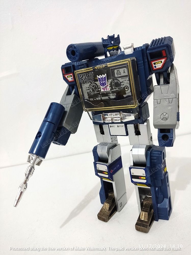 Soundwave - Transformers G1 Commemorative Series (Category: Vintage Collectibles) located in Paranaque City. Submitted by coolcollectorstuff (Listing ID 1344045002, Image 3). Description: Transformers: Generation One Commemorative Series Soundwave Php 4,000 - Excellent condition, complete accessories, comes with box - Released in early 2007 as a Toys R Us exclusive, now RARE - An exact replica of the original TF G1 Soundwave released between 1985