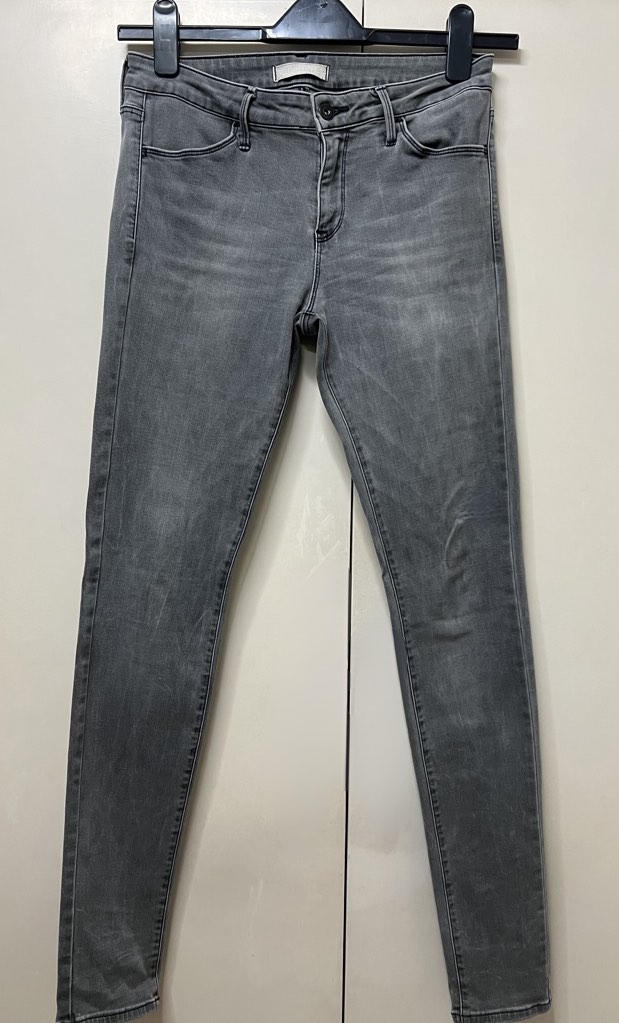 Uniqlo Black Faded Jeans, Women's Fashion, Bottoms, Jeans on Carousell
