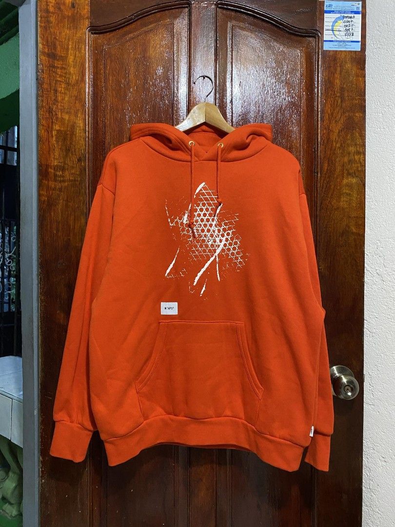 Vans Vault x WTAPS Mandarin Red 🍒 (Category: Coats, Jackets and Outerwear) located in Manila. Submitted by gamalielag33399 (Listing ID 1343942836, Image 2). Description: Vans Vault x WTAPS Mandarin Red Hoodie🍊 1,200+ship only! -Medium on tag -Used Once -Prestine Condition -complete tags Mas maganda in person, dm for inquiries📨..