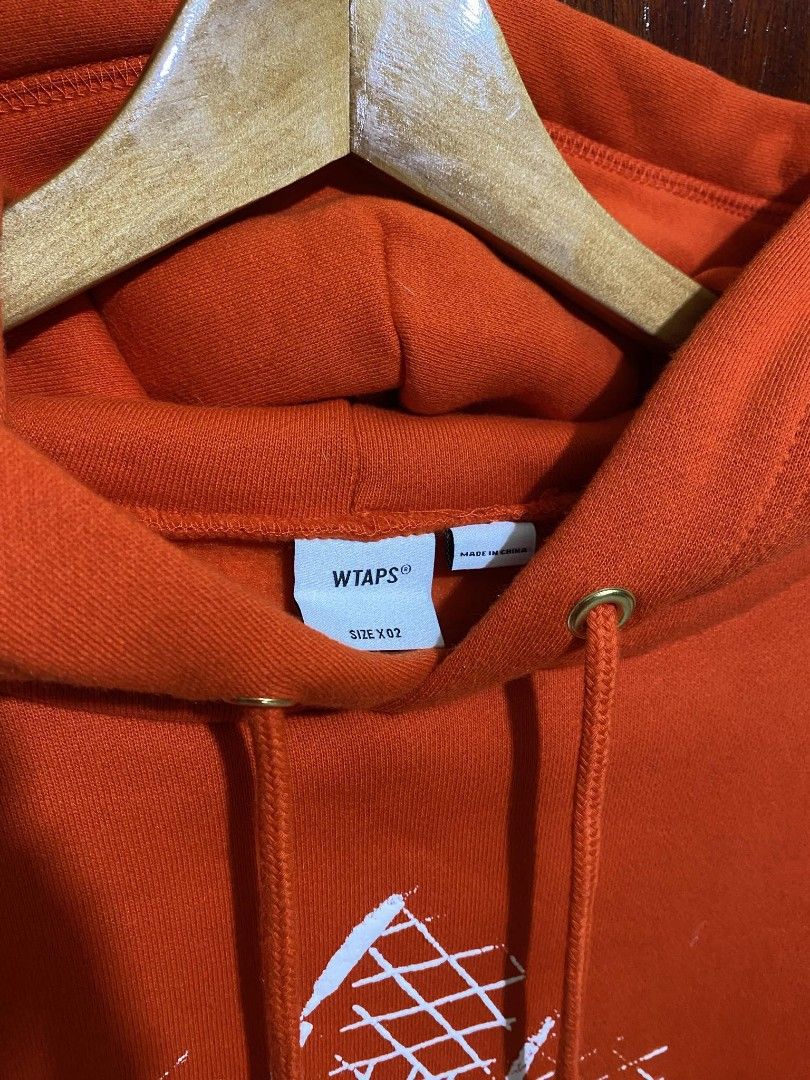 Vans Vault x WTAPS Mandarin Red 🍒 (Category: Coats, Jackets and Outerwear) located in Manila. Submitted by gamalielag33399 (Listing ID 1343942836, Image 3). Description: Vans Vault x WTAPS Mandarin Red Hoodie🍊 1,200+ship only! -Medium on tag -Used Once -Prestine Condition -complete tags Mas maganda in person, dm for inquiries📨..