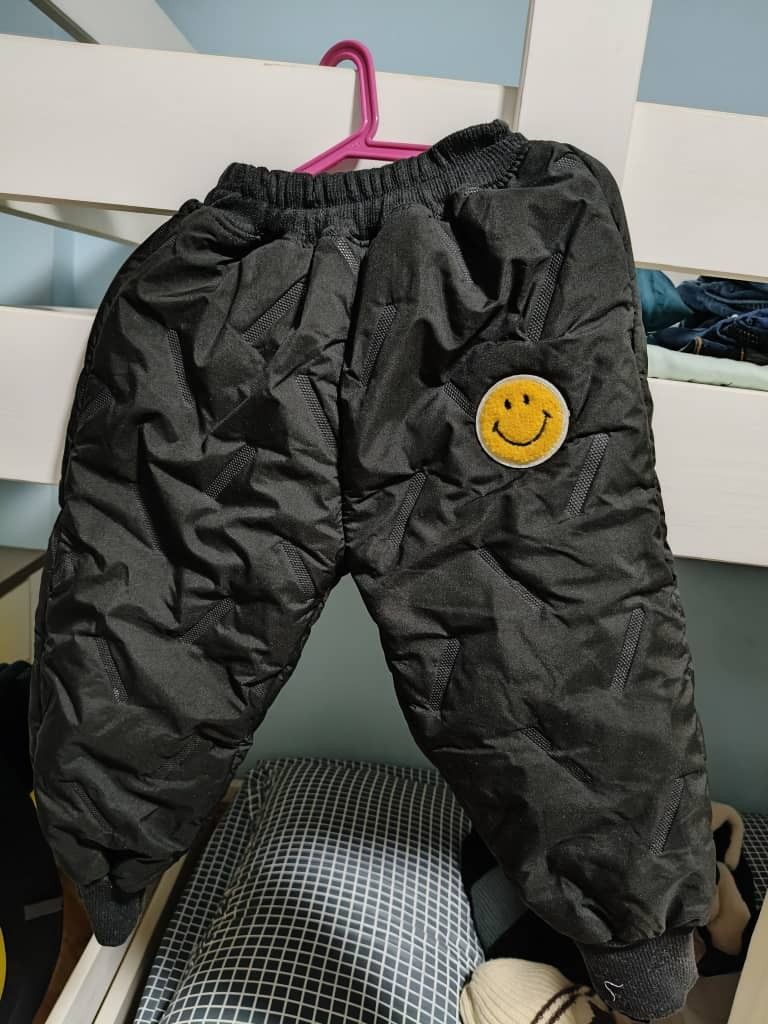 Winter Jacket (Category: Babies & Kids Fashion) located in Singapore. Submitted by cedklee (Listing ID 1343883523, Image 3). Description: winter clothes suitable for 24-36mths baby girl. suitable up to -5 degree. a. winter jacket - sgd10 b. pants - sgd8 selling both at sgd15.
