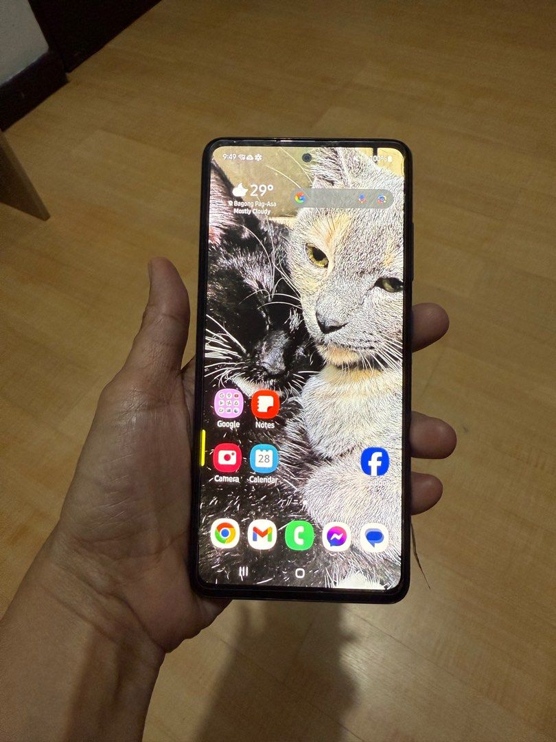 5G Galaxy A52 8/256GB (Category: Samsung) located in Quezon City. Submitted by geilan (Listing ID 1344201237, Image 2). Description: -mint condition -plastic protection still in tact -no scratches -second phone only -rfs - upgraded to ios -with box and receipt -more disc if buying together with my iphone SE -thanks for reading have a nice day.