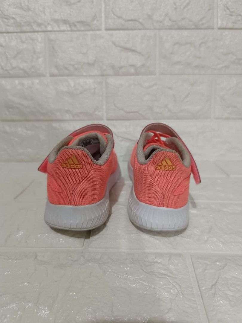 Adidas Kids Runfalcon 2.0 Pink (Category: Babies & Kids Fashion) located in Naga. Submitted by elzza_zenitram (Listing ID 1344095665, Image 2). Description: Adidas Kids Runfalcon 2.0 Pink US size 9 1/2k 16cm insole GUC need wash inner sole Rfs: Outgrown For pick-up or delivery only..