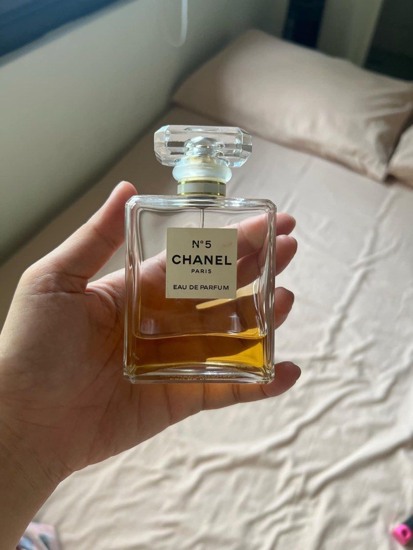 All in, used long champ & chanel no5 (Category: Luxury Bags & Wallets) located in Orani. Submitted by raffz.ph (Listing ID 1344096308, Image 3). Description: Used Longchamp Le pliage L mustard Used Longchamp black M w /sling Chanel no 5 . .