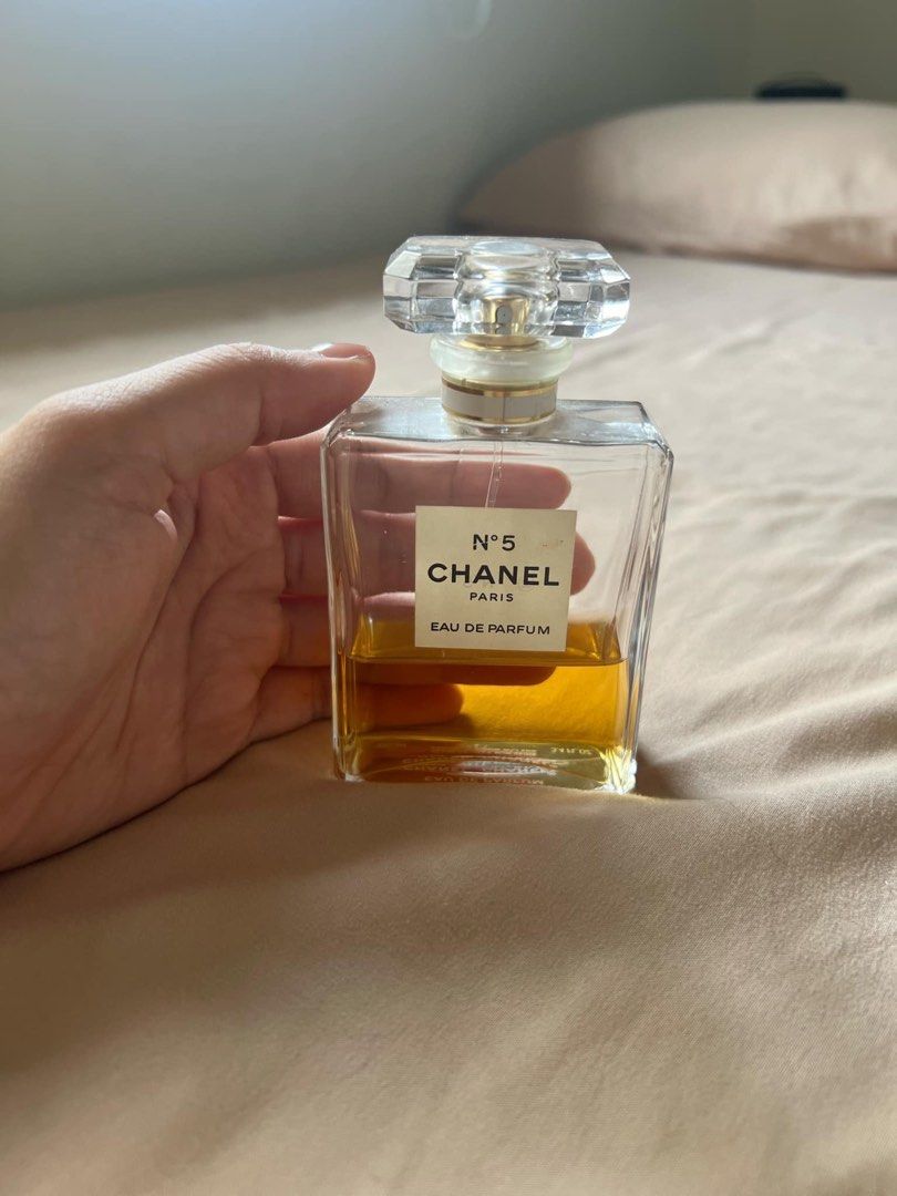 All in, used long champ & chanel no5 (Category: Luxury Bags & Wallets) located in Orani. Submitted by raffz.ph (Listing ID 1344096308, Image 2). Description: Used Longchamp Le pliage L mustard Used Longchamp black M w /sling Chanel no 5 . .