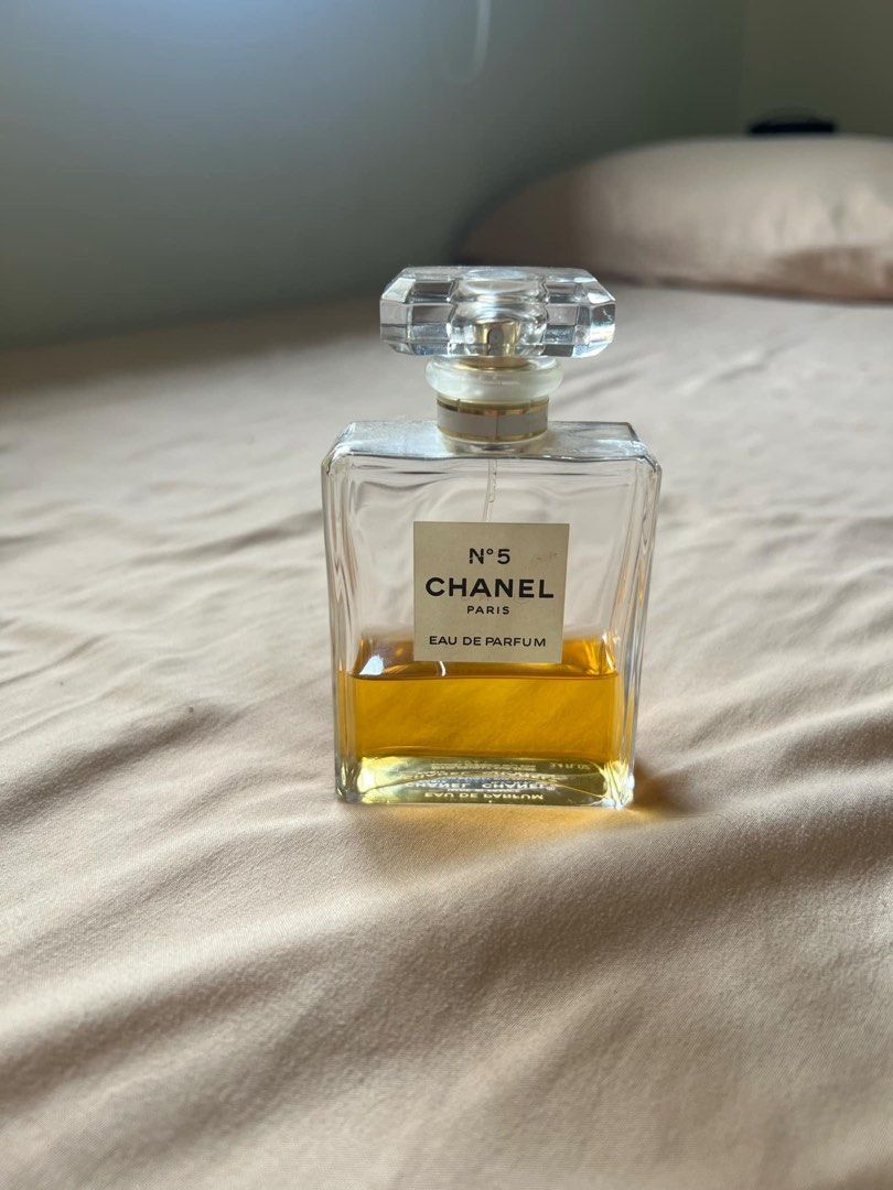 All in, used long champ & chanel no5 (Category: Luxury Bags & Wallets) located in Orani. Submitted by raffz.ph (Listing ID 1344096308, Image 1). Description: Used Longchamp Le pliage L mustard Used Longchamp black M w /sling Chanel no 5 . .