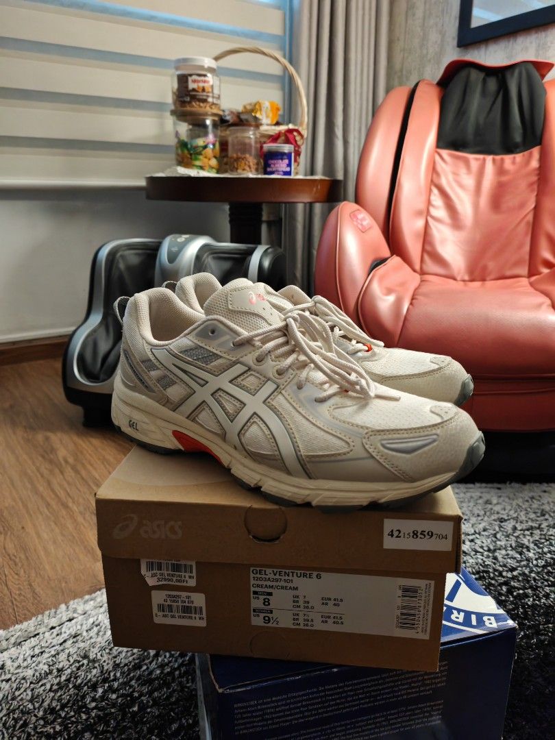 Asics Gel Venture 6 (Category: Sneakers) located in Singapore. Submitted by gomeansgo (Listing ID 1344154626, Image 2). Description: Purchased in Budapest. Comes with box. Used but not abused..