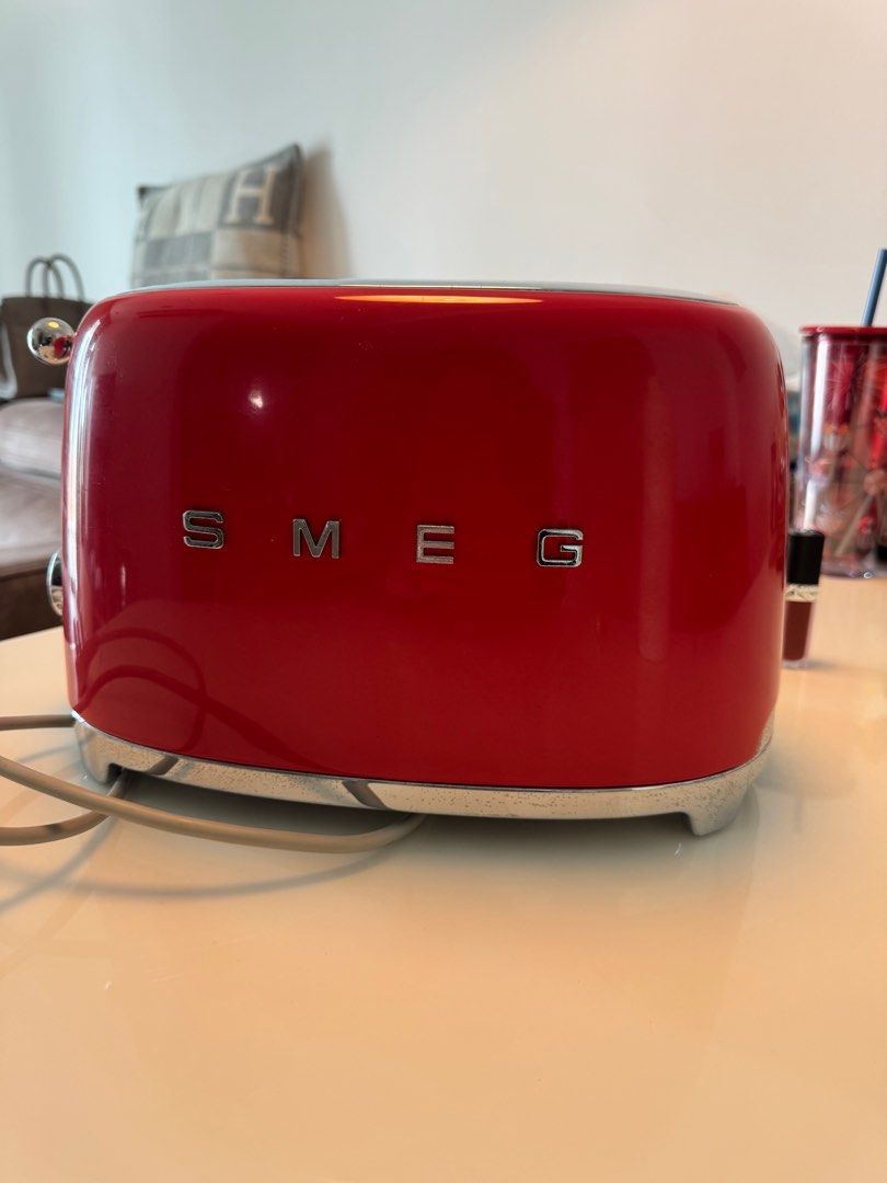 Bread Toaster (Category: Ovens & Toasters) located in Singapore. Submitted by luxxgateaway (Listing ID 1344071532, Image 1). Description: lightly used .