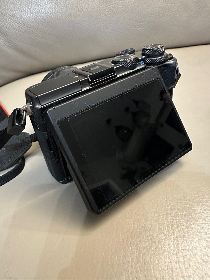 Canon EOS M6 （分類：相機）位於 Hong Kong。 由 ny00ip 提交（商品編號 1344200375，圖片 3）。簡介： Canon EOS M6 連鏡頭EF-M14-45 只使用過1次，近乎全新 配原裝canon相機帶，2粒電及差電座 無盒無說明書無保養 Now 2800 可議價 *** 可面交(荃灣站，荃灣西站) SF 順豐到付 ***。