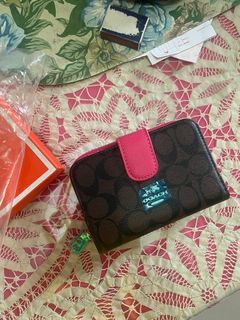 Coach Medium Corner Zip Wallet