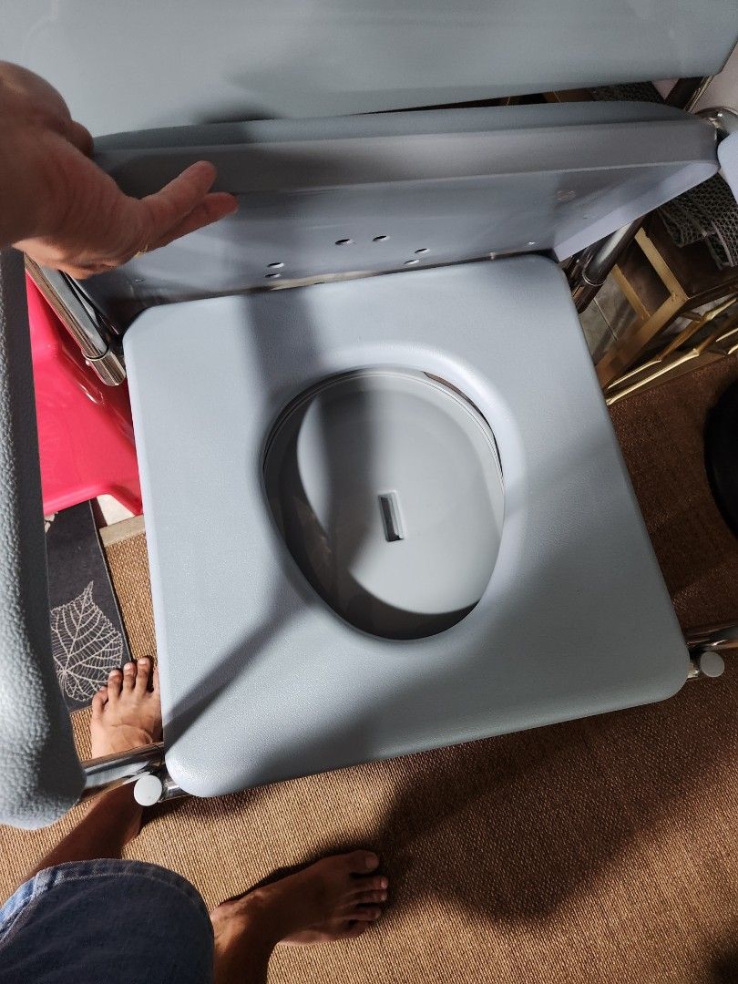 Commode (Category: Wheelchairs) located in Singapore. Submitted by ogielorenzo99 (Listing ID 1344124840, Image 3). Description: Brand New LifeLine Commode.
