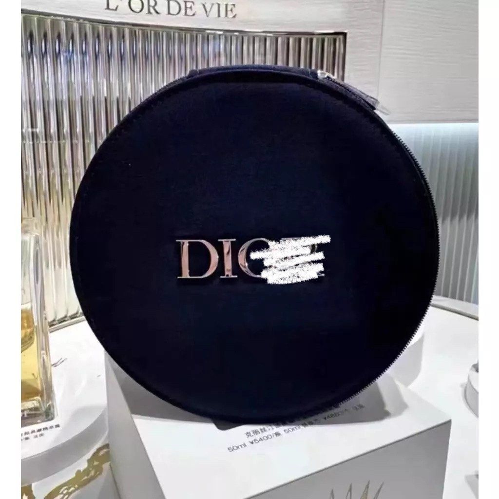Cosmetic Round Mirror Pouch Bag VIP GIFT | GWP (Category: Makeup) located in Bulacan. Submitted by allysalvador11 (Listing ID 1344087973, Image 1). Description: Size: 15x7cm Due to manual measurement and different measurement methods, please allow 1-3cm deviation. PREORDER / Required 50% dp for reservation NO RUSH SHIPPING! If in doubt, don’t buy! Pls read before ordering. Actual pic posted All prices are fixed. No haggling Strictly PAYMENT FIRST