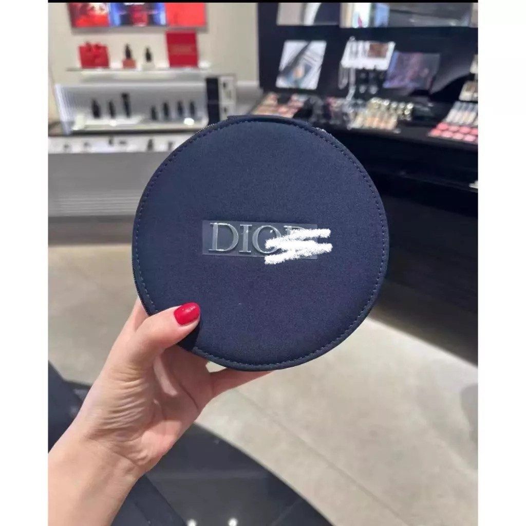Cosmetic Round Mirror Pouch Bag VIP GIFT | GWP (Category: Makeup) located in Bulacan. Submitted by allysalvador11 (Listing ID 1344087973, Image 2). Description: Size: 15x7cm Due to manual measurement and different measurement methods, please allow 1-3cm deviation. PREORDER / Required 50% dp for reservation NO RUSH SHIPPING! If in doubt, don’t buy! Pls read before ordering. Actual pic posted All prices are fixed. No haggling Strictly PAYMENT FIRST