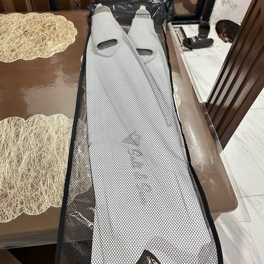 long diving fins pearl white (Category: Water Sports) located in Cavite. Submitted by _schmyla (Listing ID 1339224334, Image 2). Description: w mesh bag size: 36-38.