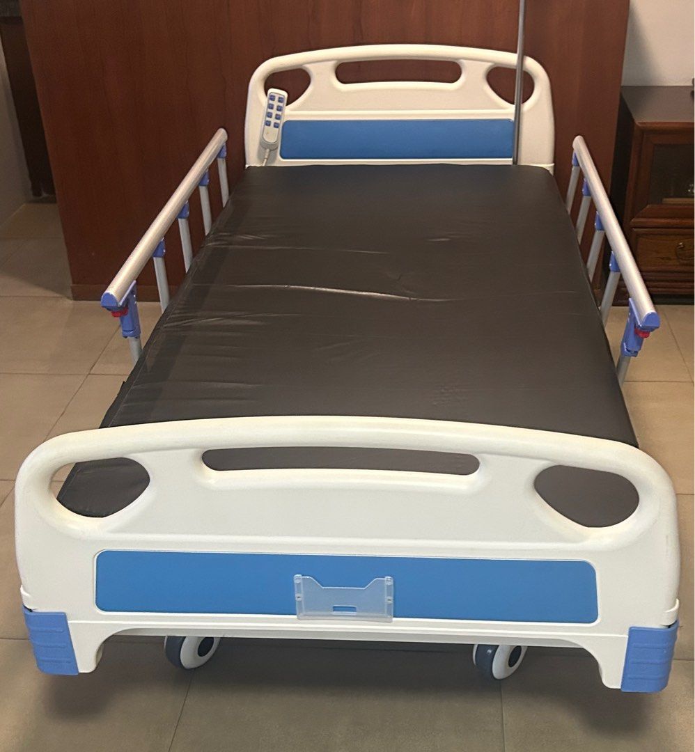 Electric Hospital Bed (Category: Medical Supplies & Tools) located in Muntinlupa City. Submitted by marlaluisa (Listing ID 1344145212, Image 2). Description: Electric hospital bed - excellent used condition Inclusions/Features: - Remote (to control bed height) - Collapsible bedside rails - IV pole - Bed mattress .