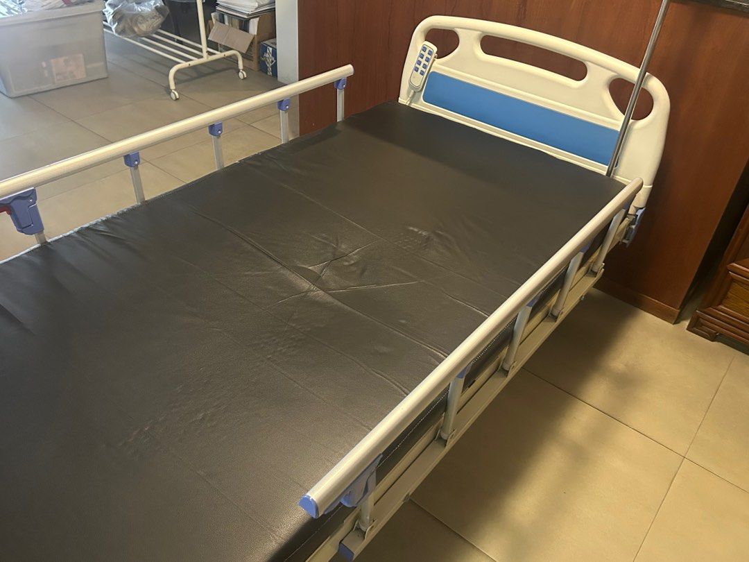 Electric Hospital Bed (Category: Medical Supplies & Tools) located in Muntinlupa City. Submitted by marlaluisa (Listing ID 1344145212, Image 3). Description: Electric hospital bed - excellent used condition Inclusions/Features: - Remote (to control bed height) - Collapsible bedside rails - IV pole - Bed mattress .
