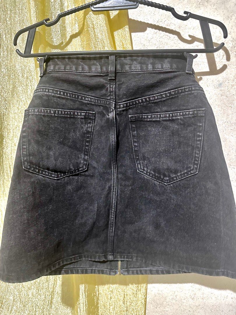 GU black denim skirt zipper (Category: Skirts) located in Las Pinas. Submitted by jazzzy7 (Listing ID 1344164259, Image 2). Description: Size medium on tag 26 inches L:16.5 inches .