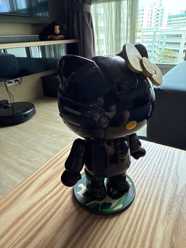 Hello Kitty (Category: Toy Figures) located in Singapore. Submitted by tchongchin (Listing ID 1344128813, Image 2). Description: Black hello kitty for sell.