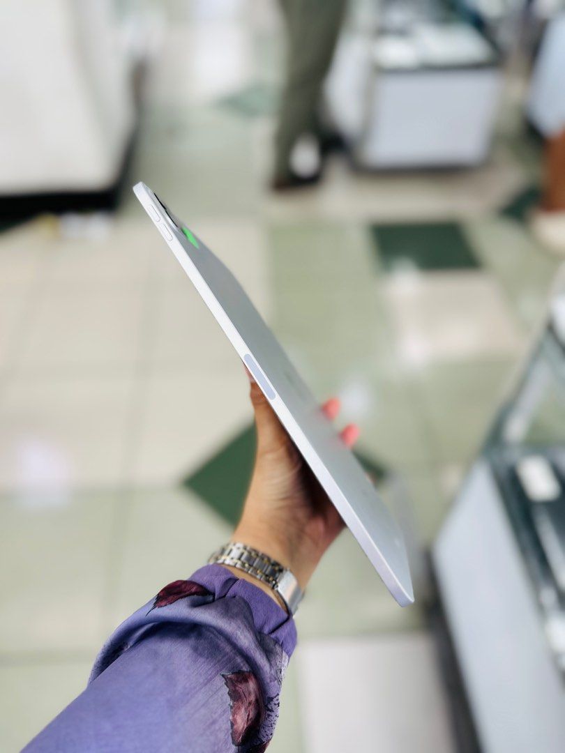 iPad Pro M1 256gb 11’ WiFi Only No Issue (Category: Laptops & Notebooks) located in San Juan City. Submitted by ainahgadgetsshop (Listing ID 1344205653, Image 2). Description: FOR SALE | TRADE / SWAP PASS SA MGA SCAMMERS / THIRD PARTY (RFS: Buy and Sell) IPAD PRO M1 11’ 256GB WIFI ONLY ⬇️DETAILS⬇️ •12/256 GB (Other storage is also available) •Factory Unlock (Other Variant is still available but price may vary) •Silver (Other color is also availab