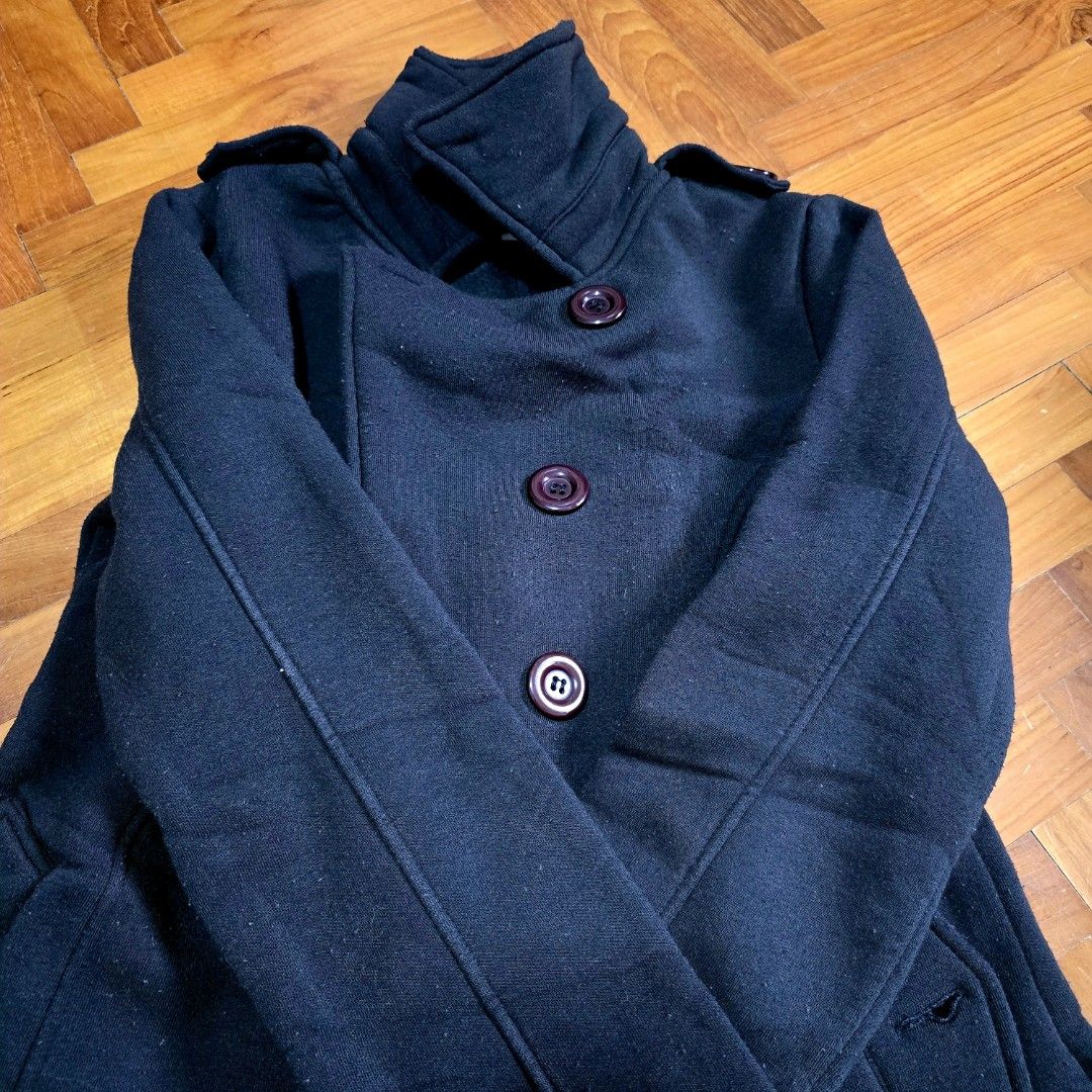 Jacket (Category: Coats, Jackets and Outerwear) located in Singapore. Submitted by prettyelyze (Listing ID 1344157607, Image 3). Description: black jacket $6.