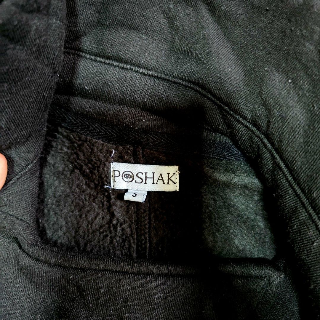 Jacket (Category: Coats, Jackets and Outerwear) located in Singapore. Submitted by prettyelyze (Listing ID 1344157607, Image 4). Description: black jacket $6.