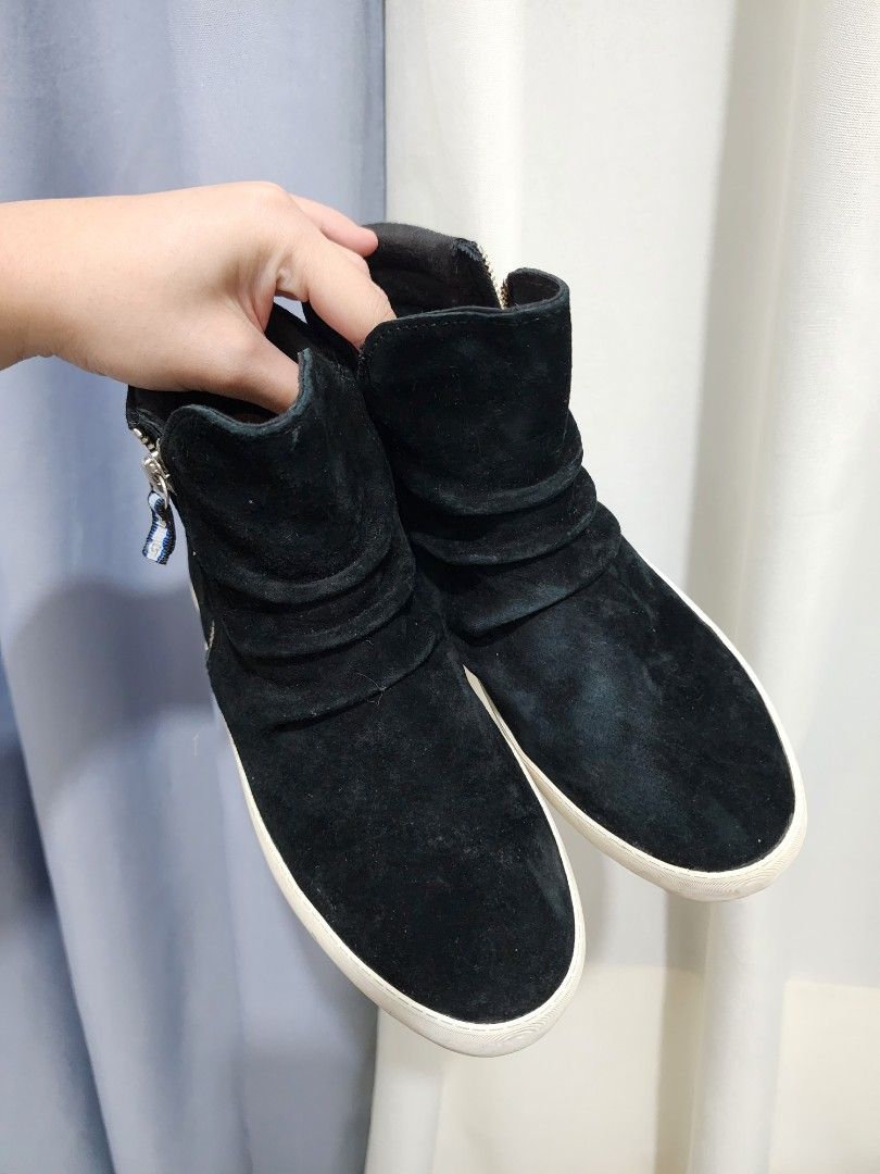 Keds Midtown Zip Wax (Category: Boots) located in Caloocan City. Submitted by manuzca (Listing ID 1344241069, Image 1). Description: Rarely used. Halos di nagamit RFS: naka-stock lang / decluttering Size: Women's US6.