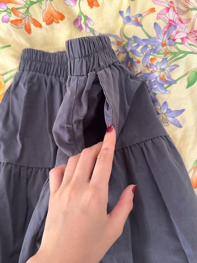 maxi skirt grey acubi poofy (Category: Skirts) located in Quezon City. Submitted by moocho (Listing ID 1344075037, Image 2). Description: stretchable.
