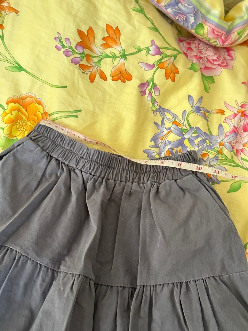 maxi skirt grey acubi poofy (Category: Skirts) located in Quezon City. Submitted by moocho (Listing ID 1344075037, Image 3). Description: stretchable.