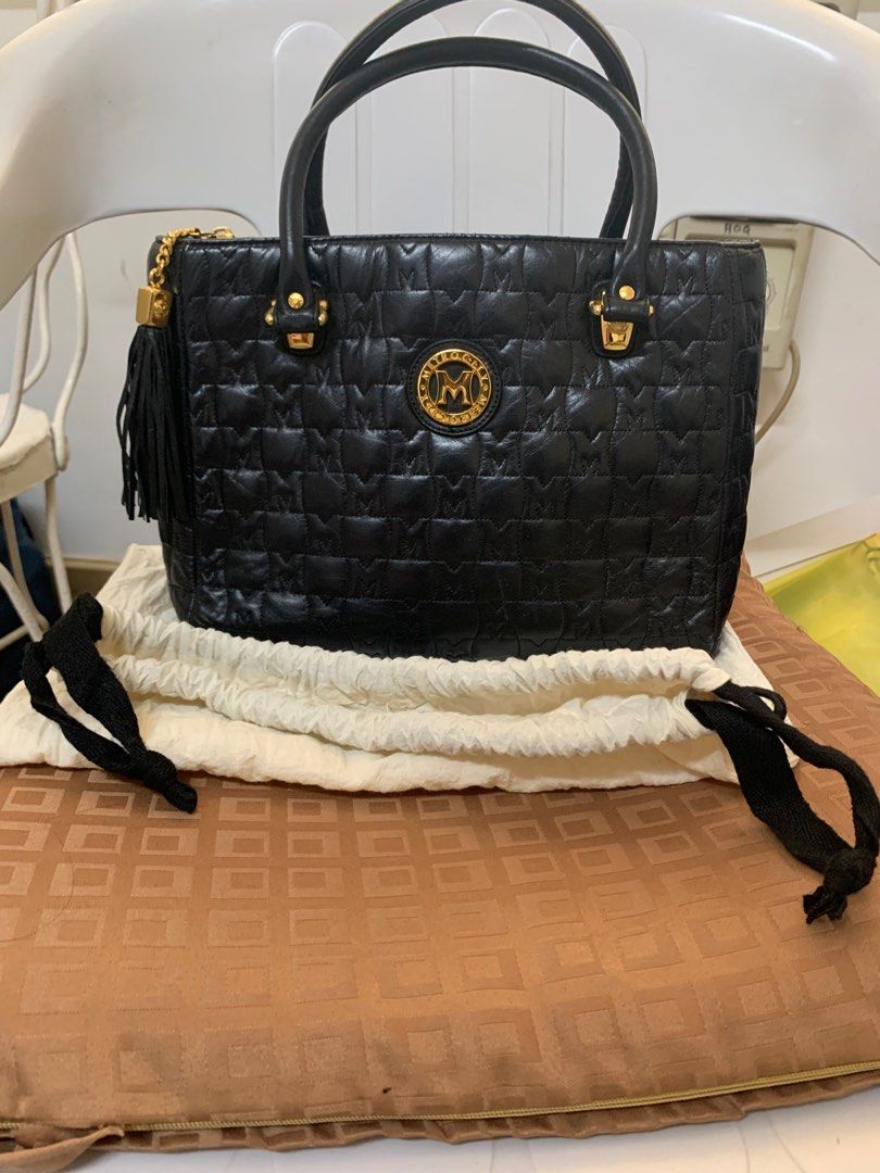 Original Metrocity top-handle Quilted bag (Category: Luxury Bags & Wallets) located in Angeles City. Submitted by MTstuffs (Listing ID 1344103471, Image 1). Description: Original With dustbag Please see last picture for the issue.