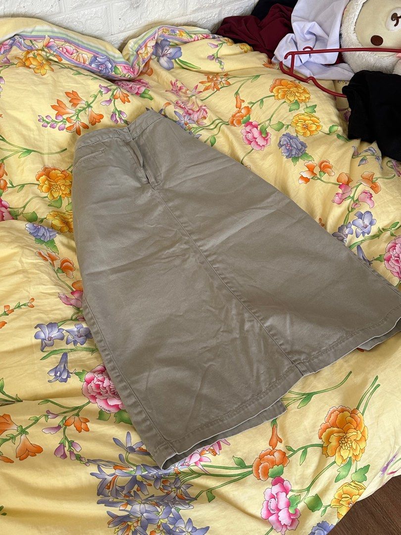 midi maxi skirt denim khaki backslit (Category: Skirts) located in Quezon City. Submitted by moocho (Listing ID 1344075181, Image 1). Description: dimes in photos.
