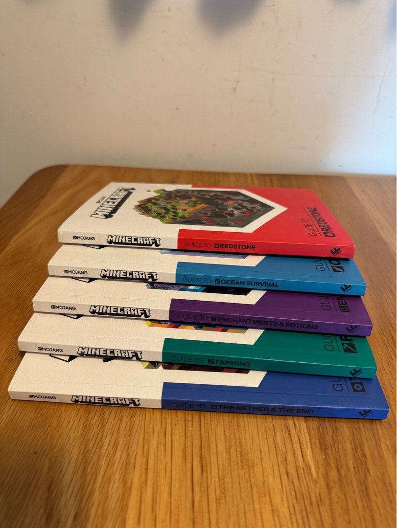 Minecraft Guides （分類：兒童書籍）位於 Hong Kong。 由 abonnie 提交（商品編號 1344077458，圖片 2）。簡介： Minecraft guides for Minecraft lovers Set of 5 Includes: Guide to Redstone Guide to Ocean Survival Guide to Enchantments and Potions Guide to Farming Guide to The Netherlands & The End 非常新淨 。