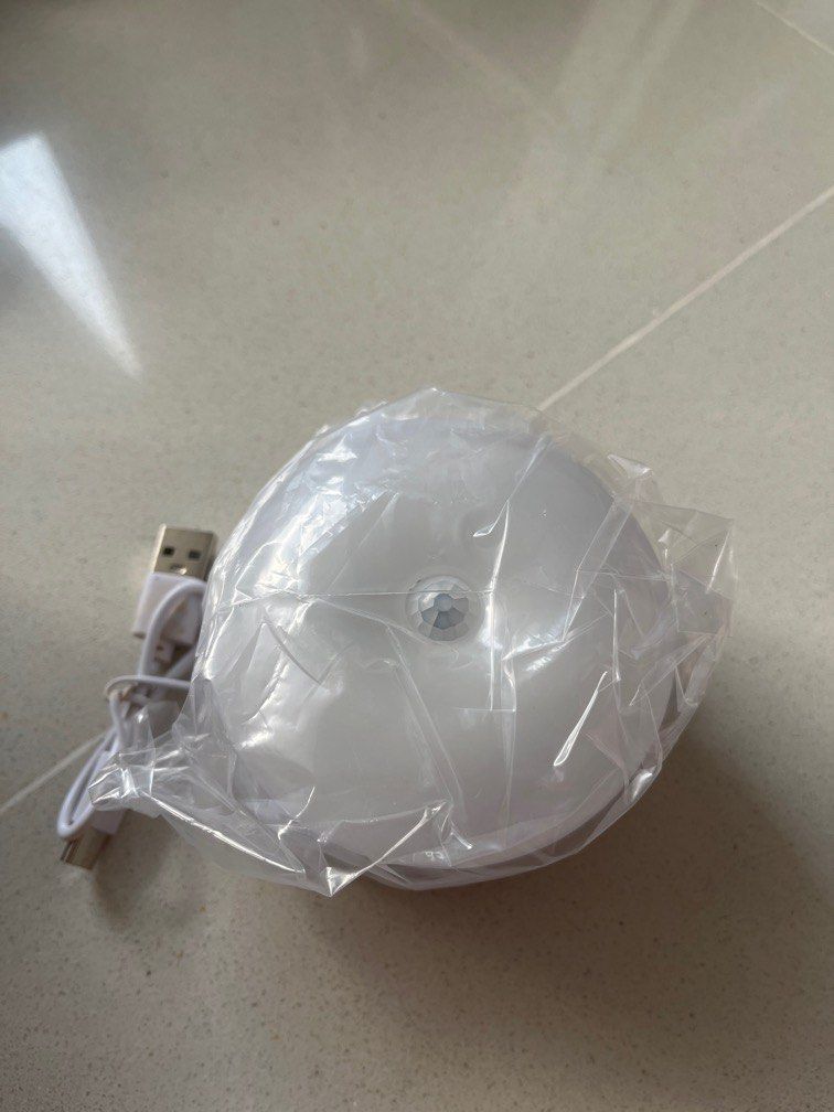 Motion sensor light (Category: Nursery Lighting & Decor) located in Singapore. Submitted by boldfire (Listing ID 1344059586, Image 1). Description: .