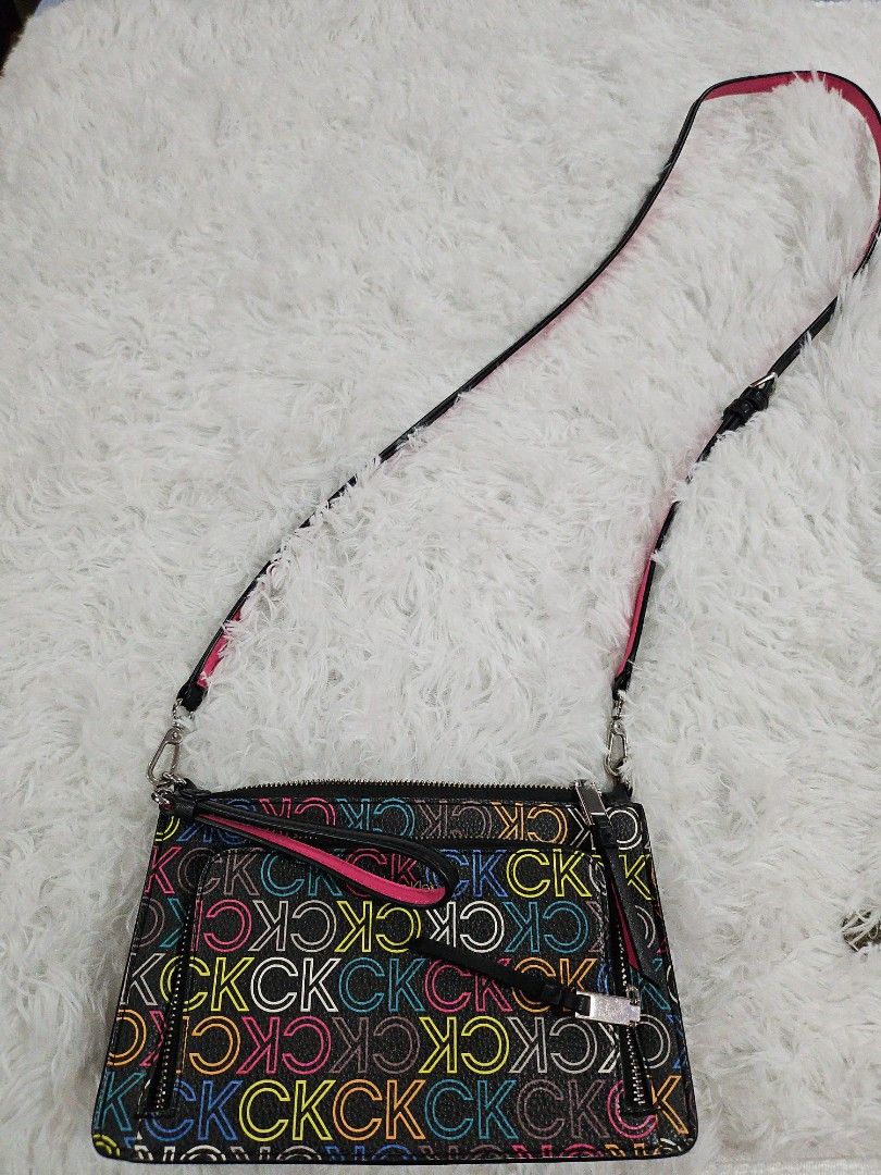 Original Calvin Klein Sling Bag (Category: Luxury Bags & Wallets) located in Quezon City. Submitted by greyz8888 (Listing ID 1344076017, Image 1). Description: Original Ck Sling Bag pasabuy from Canada 10/10 Condition Good as new Used only once for photoshoot.