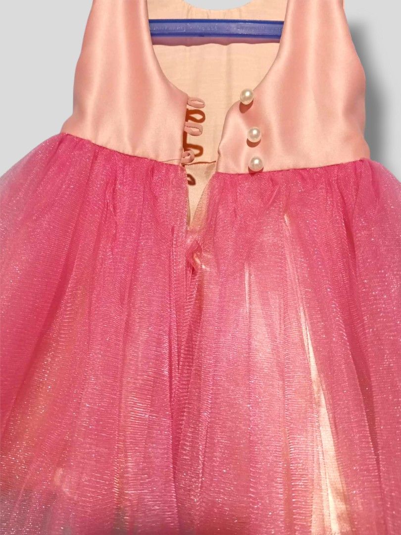 Pink party dress for 1 -2 (Category: Babies & Kids Fashion) located in Quezon City. Submitted by hypebeshph (Listing ID 1344166849, Image 2). Description: Fits 12months-24months.