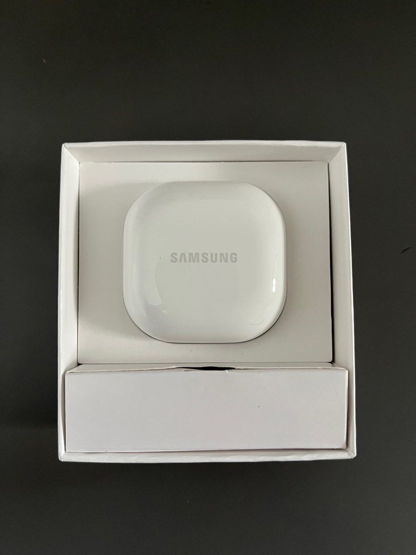 Samsung Galaxy Buds FE (Category: Earphones) located in Quezon City. Submitted by Shien_Vid (Listing ID 1344116789, Image 3). Description: Condition: 9.5/10 (No issues) Works well with any OS With new tip replacements RFS: Upgrading to new Samsung EP .