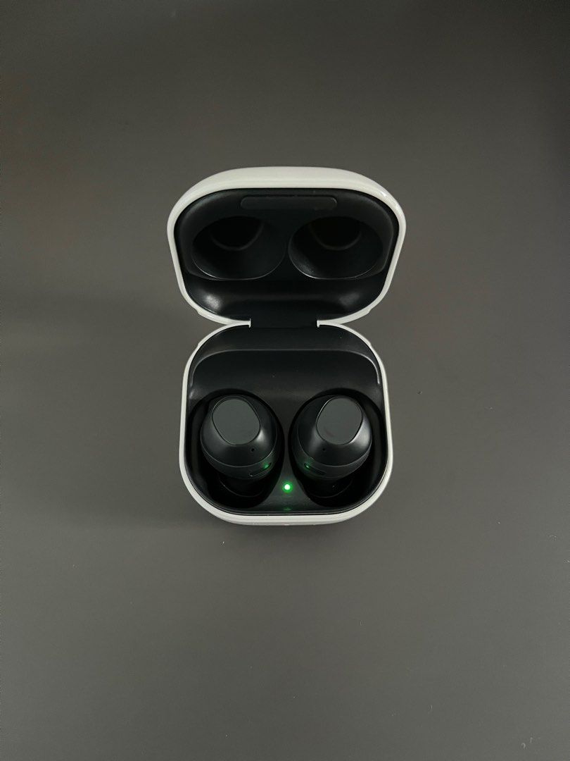 Samsung Galaxy Buds FE (Category: Earphones) located in Quezon City. Submitted by Shien_Vid (Listing ID 1344116789, Image 2). Description: Condition: 9.5/10 (No issues) Works well with any OS With new tip replacements RFS: Upgrading to new Samsung EP .