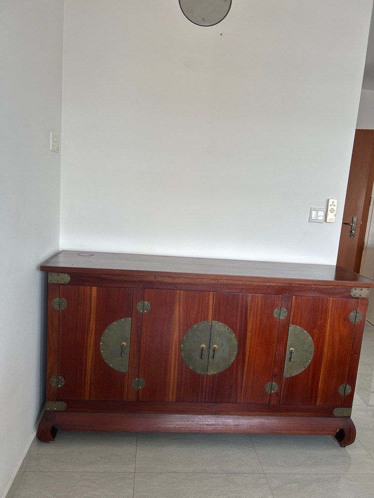 Side table (Category: Shelves, Cabinets & Racks) located in Singapore. Submitted by cpllim (Listing ID 1344114316, Image 2). Description: 160 x 42 x 90 cm Slight mark as shown due to flower vase.