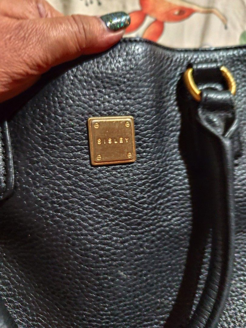 Sisley large tote bag (Category: Shoulder Bags) located in Makati City. Submitted by call_me_biggy (Listing ID 1344183222, Image 2). Description: in good condition with minor rubs as sign of use.