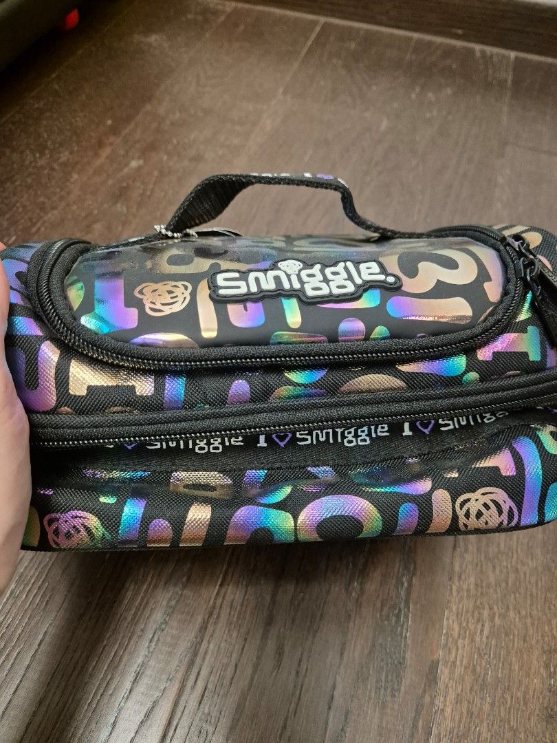 Smiggle lunch box bag (Category: Babies & Kids Fashion) located in Singapore. Submitted by jasery (Listing ID 1344067116, Image 1). Description: .