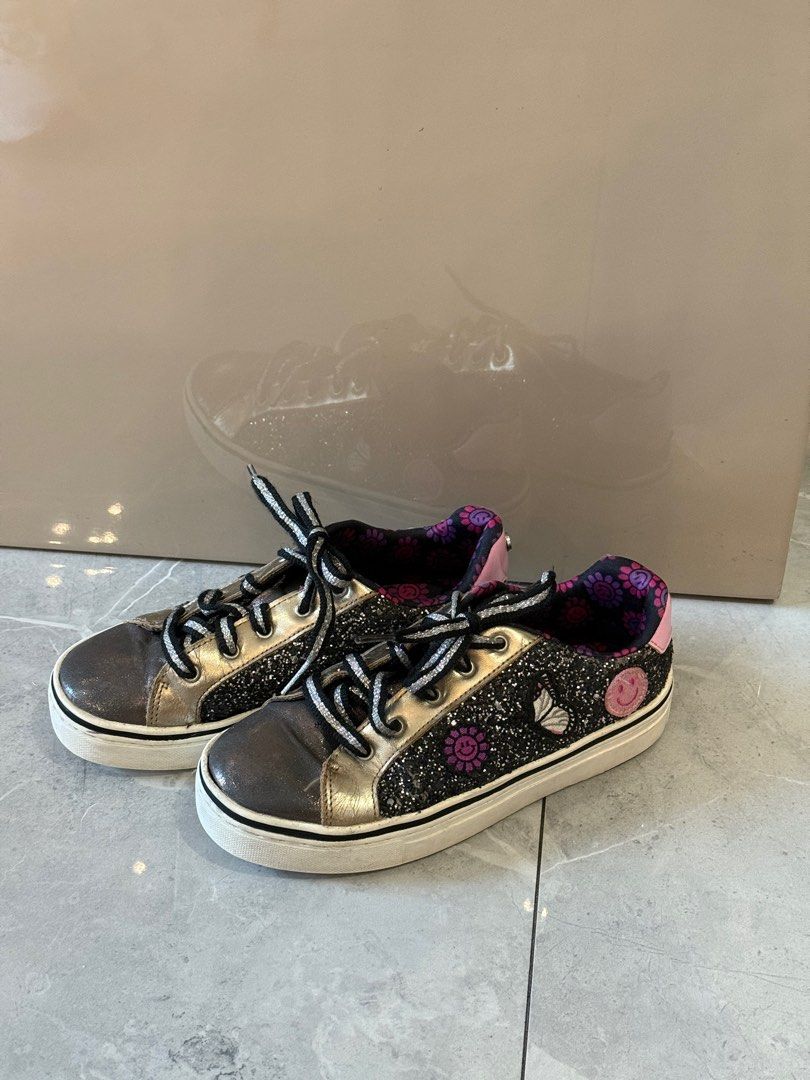 Sneakers for girls (Category: Babies & Kids Fashion) located in Quezon City. Submitted by zerinap (Listing ID 1344120933, Image 1). Description: Fashionable sneakers for girls.
