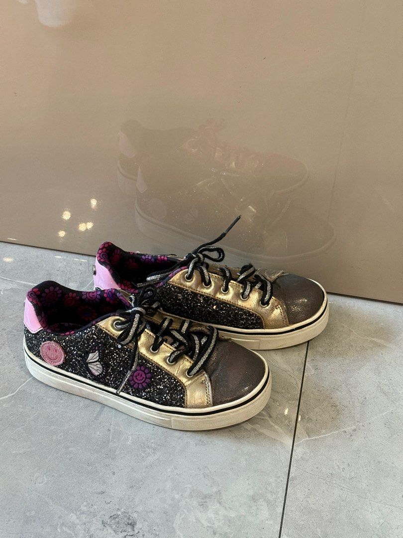 Sneakers for girls (Category: Babies & Kids Fashion) located in Quezon City. Submitted by zerinap (Listing ID 1344120933, Image 2). Description: Fashionable sneakers for girls.