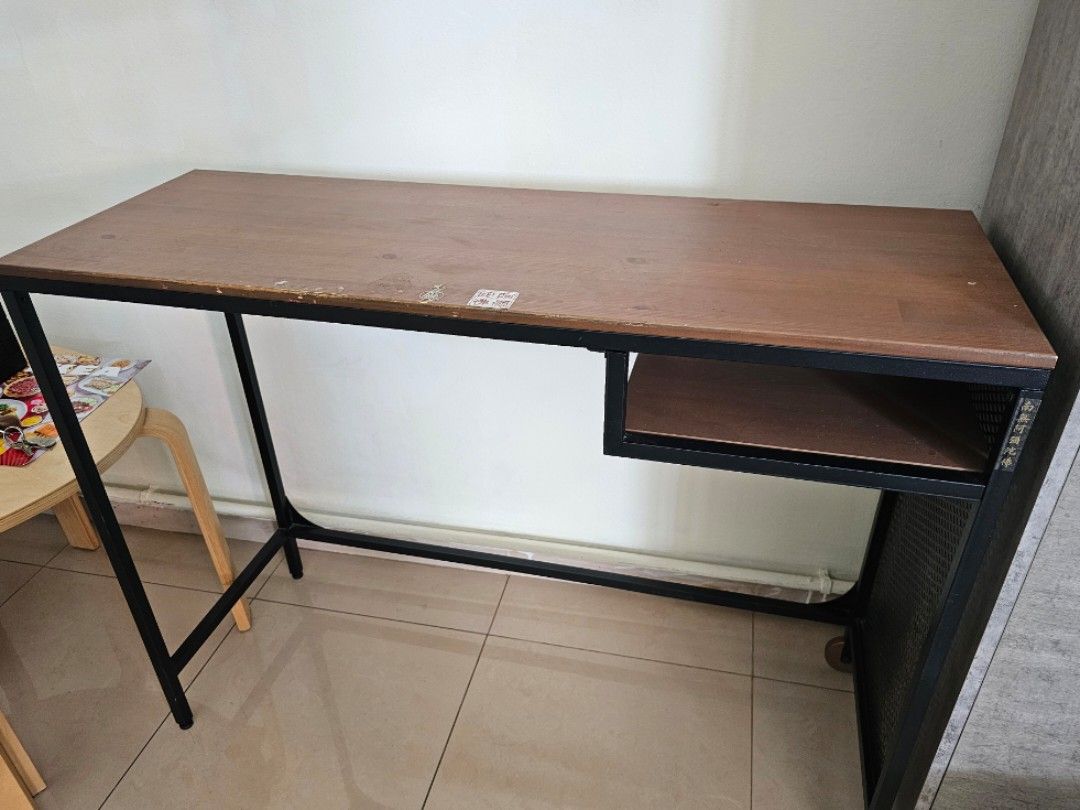 Study Table (Category: Tables & Sets) located in Singapore. Submitted by hishutup (Listing ID 1344177852, Image 1). Description: good and functional table..