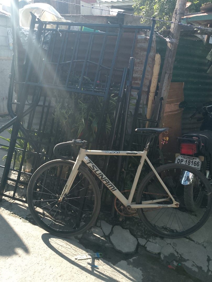 Tsunami fixed Gear (Category: Bicycles) located in Cavite. Submitted by rncthrifting (Listing ID 1344083113, Image 1). Description: Tsunami snm 100 Arrow v1 wheel set Aeroic dropbar Toseek carbon stem Litepro crank set no bb And chain.