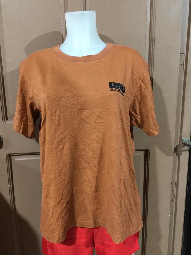 Uniqlo Alien Vs Predator Shirt (Category: Tshirts & Polo Shirts ) located in Rodriguez. Submitted by lysf_oshop (Listing ID 1344235423, Image 2). Description: Dimes: L-26 inches W-22 inches.