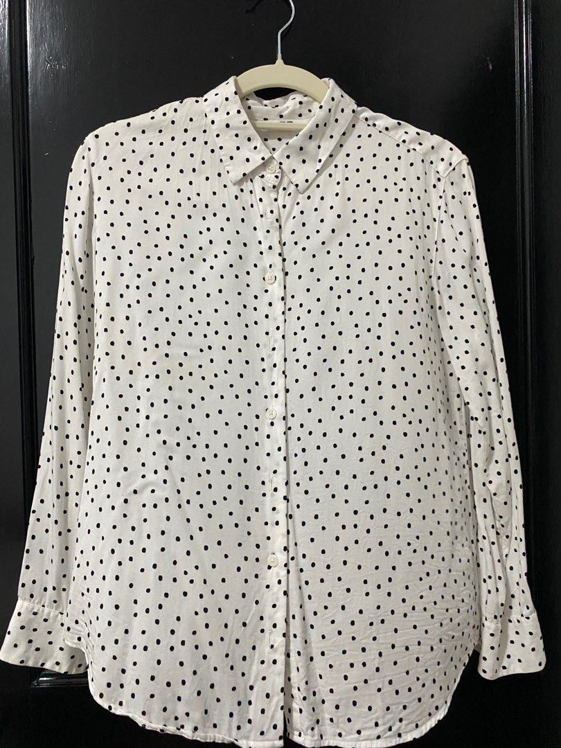 Uniqlo White Polka Dot Blouse (Category: Blouses) located in Cabuyao City. Submitted by tinld (Listing ID 1344205453, Image 1). Description: -Negotiable -Used only for less than 5 times -Fits slim sized -Too small for me na .