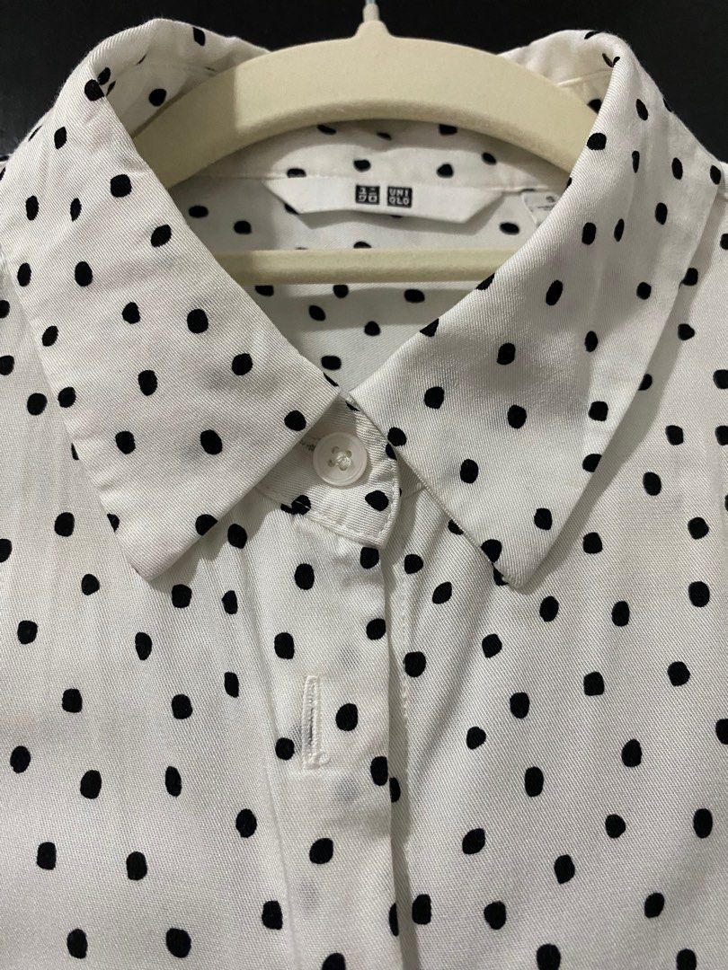Uniqlo White Polka Dot Blouse (Category: Blouses) located in Cabuyao City. Submitted by tinld (Listing ID 1344205453, Image 3). Description: -Negotiable -Used only for less than 5 times -Fits slim sized -Too small for me na .