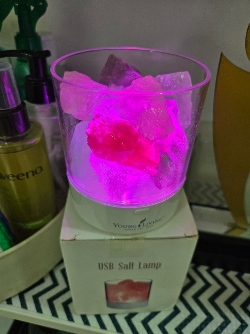USB Salt Lamp Aromatherapy with free humidifier (Category: Home Fragrance) located in Manila. Submitted by nyhsr (Listing ID 1344213635, Image 3). Description: Rechargeable Can be dripped with essential oil Different lights mode with free handy humidifier (lightly used, best for car) rfs: decluterring.