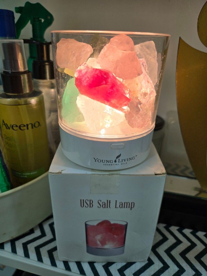 USB Salt Lamp Aromatherapy with free humidifier (Category: Home Fragrance) located in Manila. Submitted by nyhsr (Listing ID 1344213635, Image 2). Description: Rechargeable Can be dripped with essential oil Different lights mode with free handy humidifier (lightly used, best for car) rfs: decluterring.